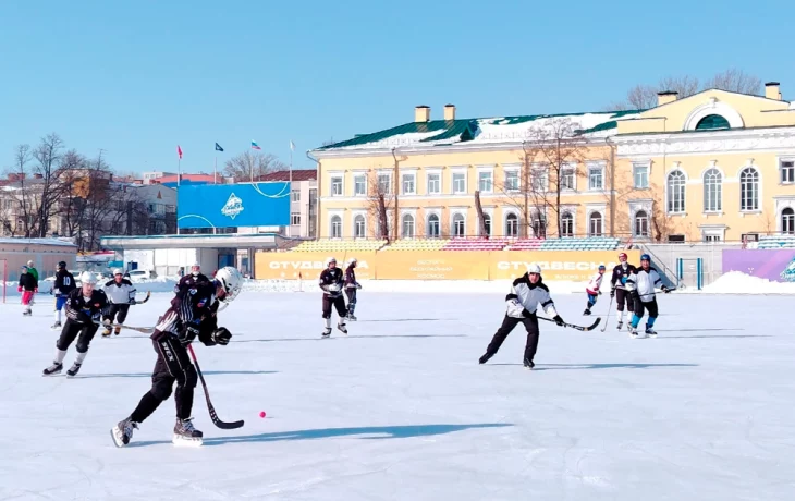 Чемпионат Саратовской области по хоккею с мячом Чемпионат Саратовской области по хоккею с мячом