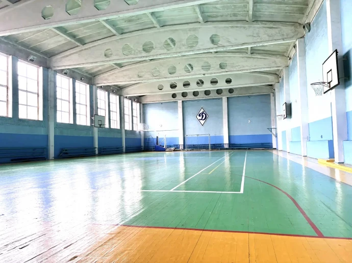 Аренда спортивного зала в Саратове (футбол, баскетбол, волейбол, бадминтон) Аренда спортивного зала в Саратове (футбол, баскетбол, волейбол, бадминтон)